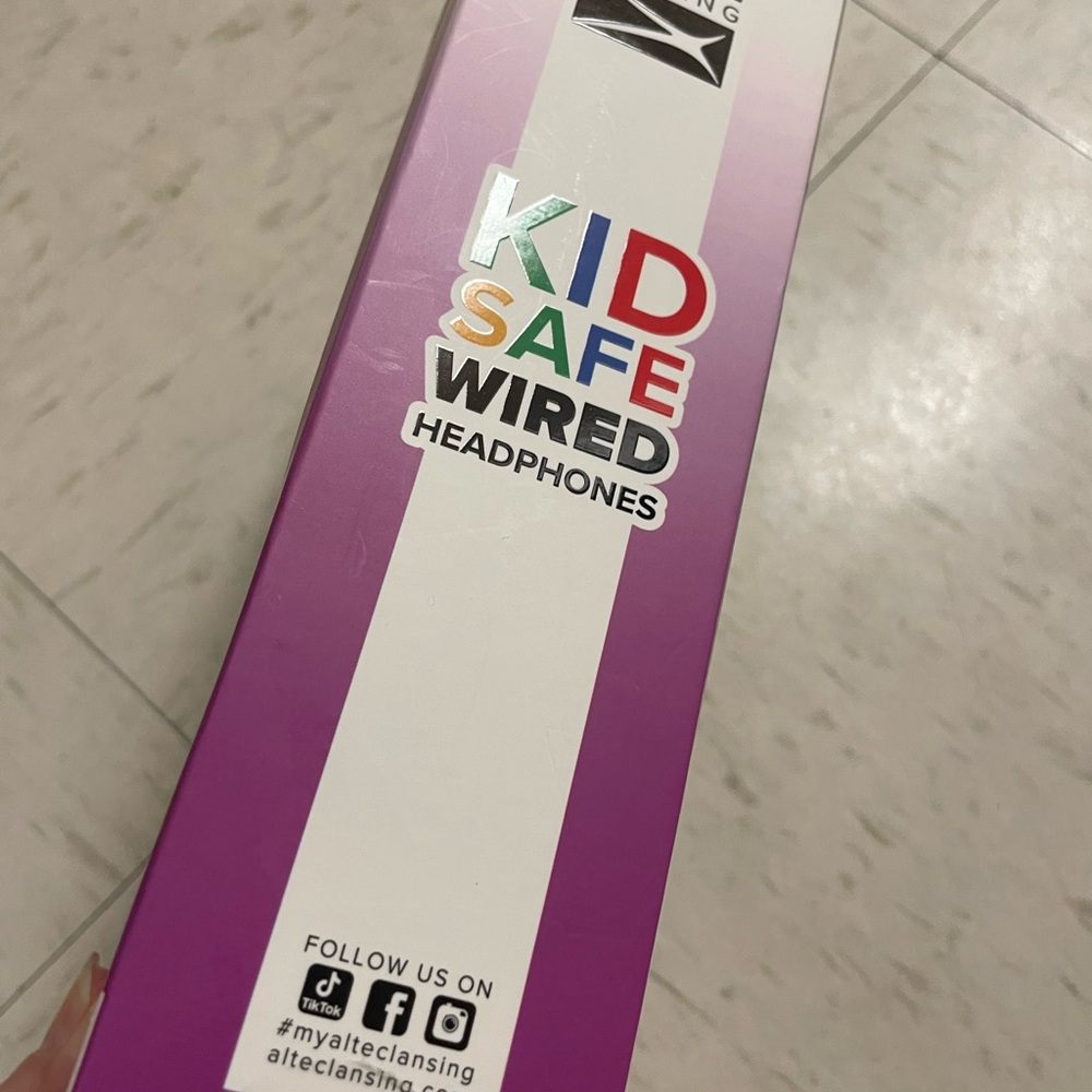 Altec Lansing Kid Safe Wired Headphones - Pink and Purple - Picture 4 of 4